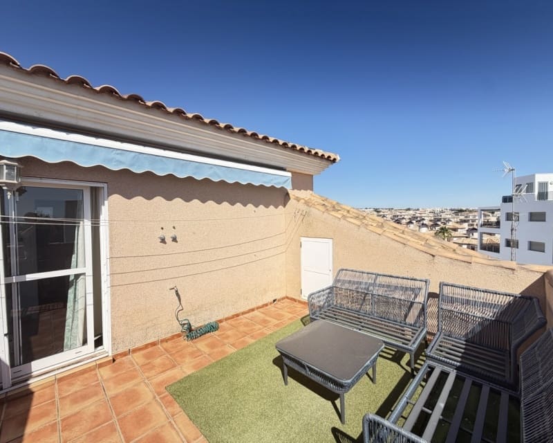 Apartamento de 3 habitaciones en La Zenia en venta con piscina - 188.500 € (Ref: 9895482)