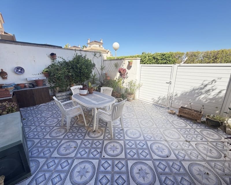 Apartamento de 3 habitaciones en La Zenia en venta con piscina - 188.500 € (Ref: 9895482)
