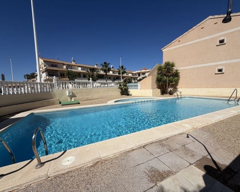 Apartamento de 3 habitaciones en La Zenia en venta con piscina - 188.500 € (Ref: 9895482)