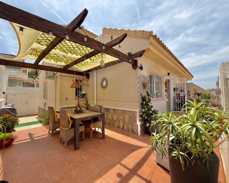2 bedroom Villa for sale in La Marquesa with pool - € 177,000 (Ref: 9895483)