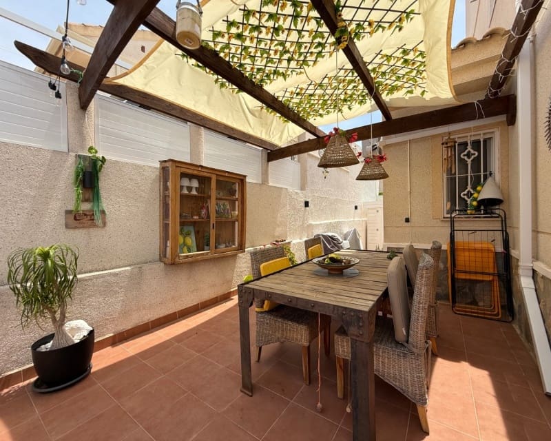 2 bedroom Villa for sale in La Marquesa with pool - € 177,000 (Ref: 9895483)