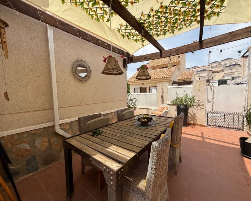 2 bedroom Villa for sale in La Marquesa with pool - € 177,000 (Ref: 9895483)