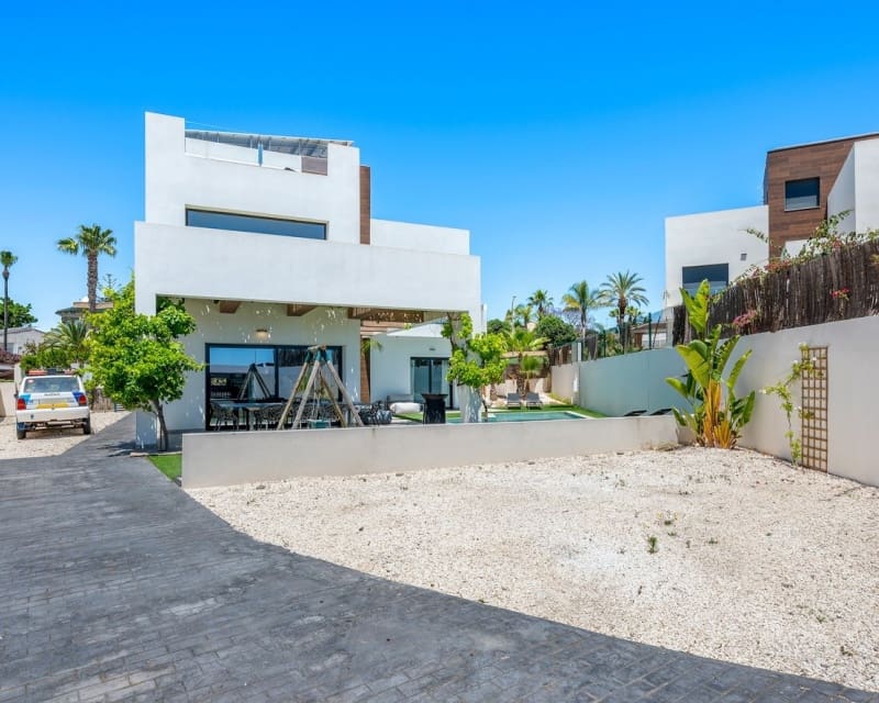 4 sypialnia Willa na sprzedaż w Ciudad Quesada z basenem - 669 000 € (Ref: 9895486)