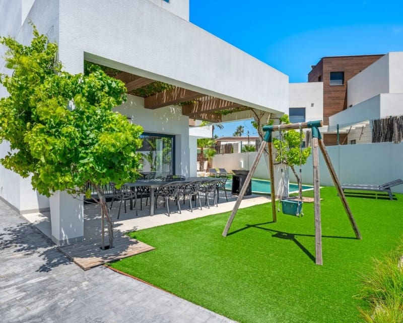 4 sypialnia Willa na sprzedaż w Ciudad Quesada z basenem - 669 000 € (Ref: 9895486)