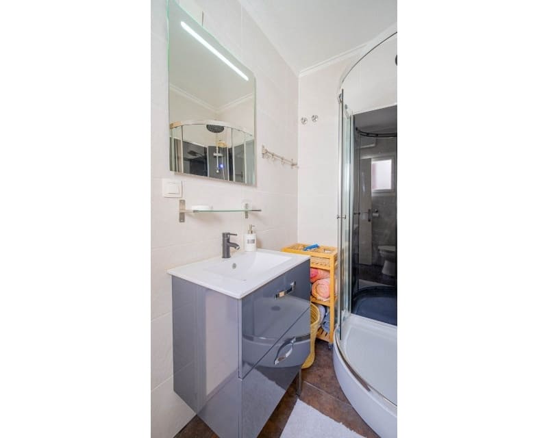 1 quarto Apartamento para venda em Punta Prima com piscina - 135 000 € (Ref: 9895489)