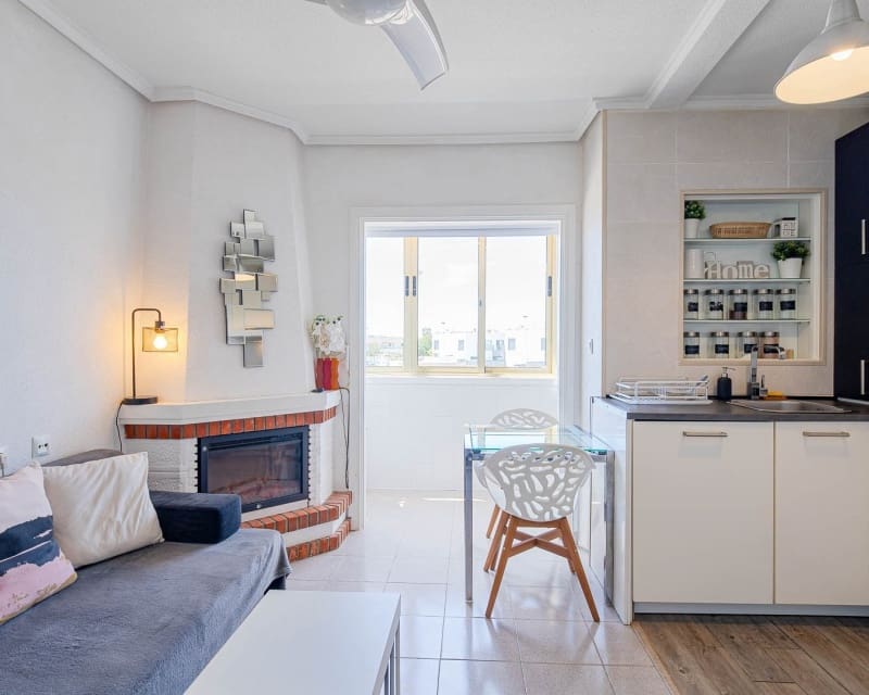 1 quarto Apartamento para venda em Punta Prima com piscina - 135 000 € (Ref: 9895489)