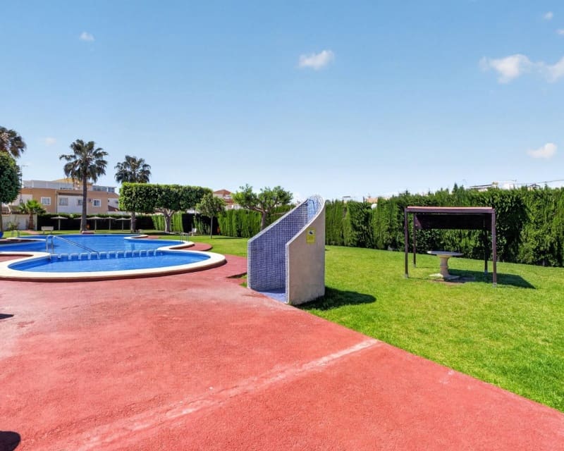 2 soveværelse Lejlighed til salg i Torrevieja med swimmingpool - € 129.900 (Ref: 9895493)