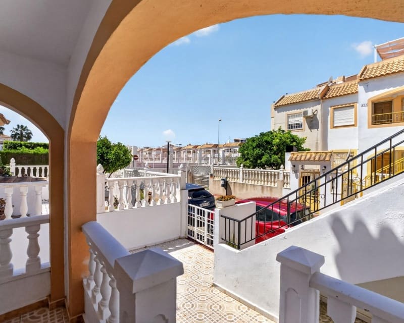 2 soveværelse Lejlighed til salg i Torrevieja med swimmingpool - € 129.900 (Ref: 9895493)