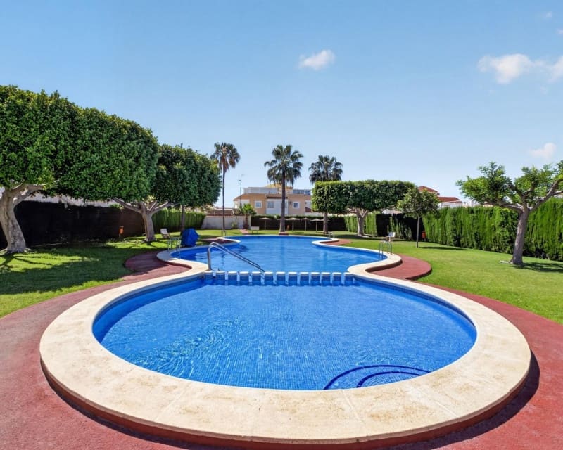 2 soveværelse Lejlighed til salg i Torrevieja med swimmingpool - € 129.900 (Ref: 9895493)