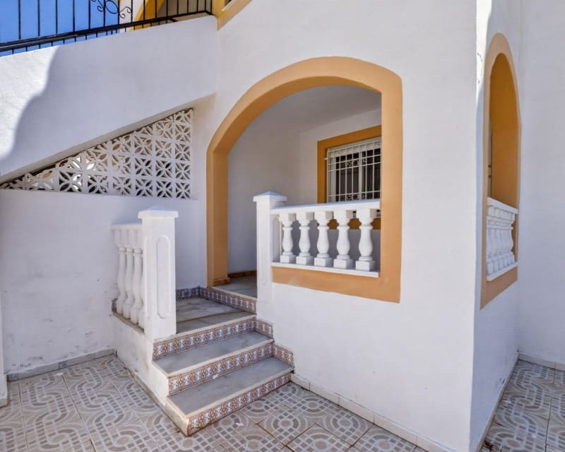 2 soveværelse Lejlighed til salg i Torrevieja med swimmingpool - € 129.900 (Ref: 9895493)
