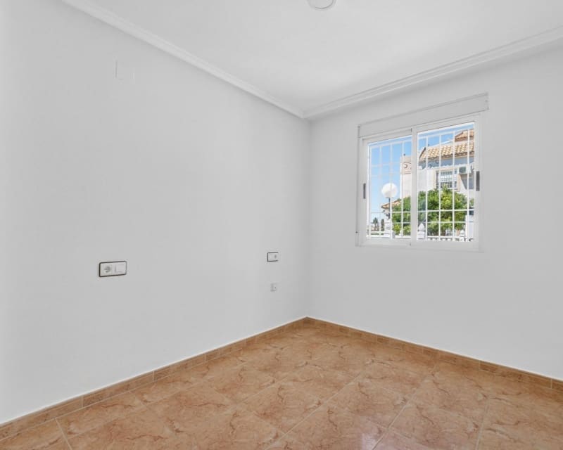 2 soveværelse Lejlighed til salg i Torrevieja med swimmingpool - € 129.900 (Ref: 9895493)