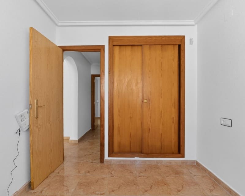 2 soveværelse Lejlighed til salg i Torrevieja med swimmingpool - € 129.900 (Ref: 9895493)