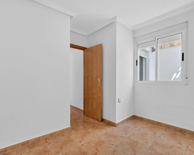 2 soveværelse Lejlighed til salg i Torrevieja med swimmingpool - € 129.900 (Ref: 9895493)
