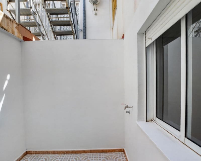 2 soveværelse Lejlighed til salg i Torrevieja med swimmingpool - € 129.900 (Ref: 9895493)