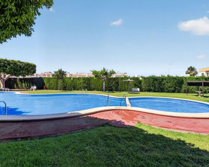 2 soveværelse Lejlighed til salg i Torrevieja med swimmingpool - € 129.900 (Ref: 9895493)