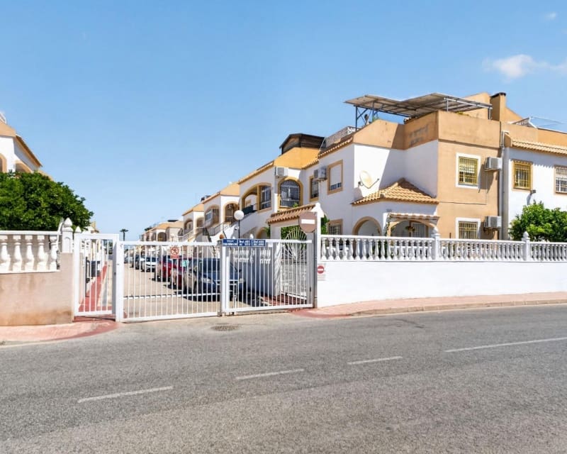 2 soveværelse Lejlighed til salg i Torrevieja med swimmingpool - € 129.900 (Ref: 9895493)