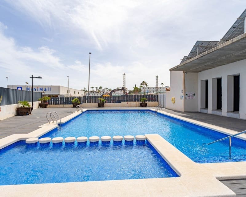 2 soveværelse Lejlighed til salg i Villamartin med swimmingpool - € 275.000 (Ref: 9895494)