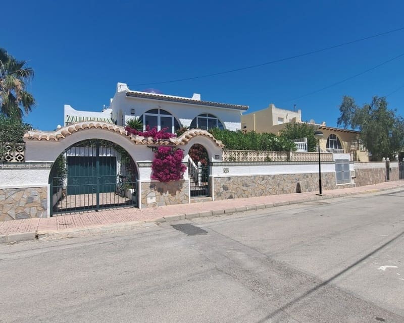3 soverom Villa til salgs i Villamartin med svømmebasseng - € 350 000 (Ref: 9895496)