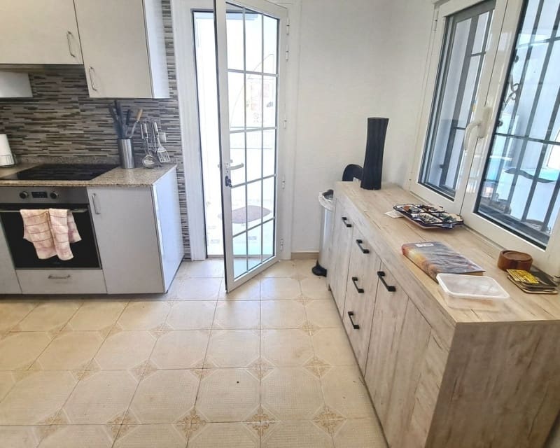 3 soverom Villa til salgs i Villamartin med svømmebasseng - € 350 000 (Ref: 9895496)