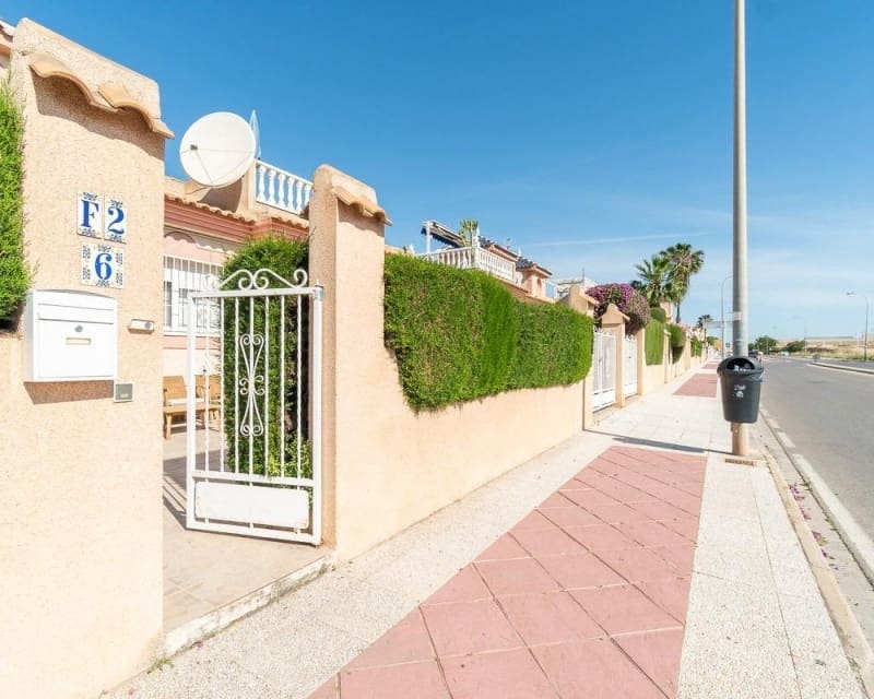 3 bedroom Townhouse for sale in Playa Flamenca with pool - € 229,000 (Ref: 9895498)
