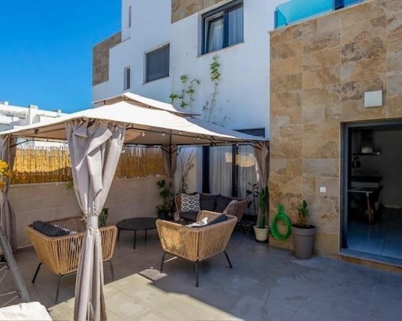 3 soverom Hus til salgs i Villamartin med svømmebasseng - € 325 000 (Ref: 9895499)