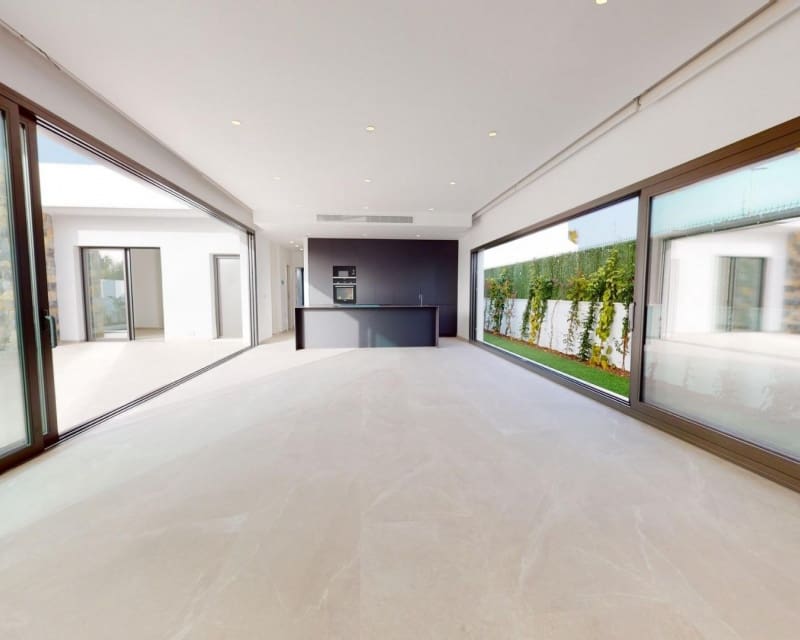 3 slaapkamer Villa te koop in Los Alcazares met zwembad - € 739.900 (Ref: 9895502)