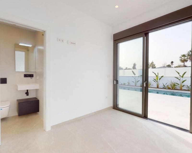 3 slaapkamer Villa te koop in Los Alcazares met zwembad - € 739.900 (Ref: 9895502)