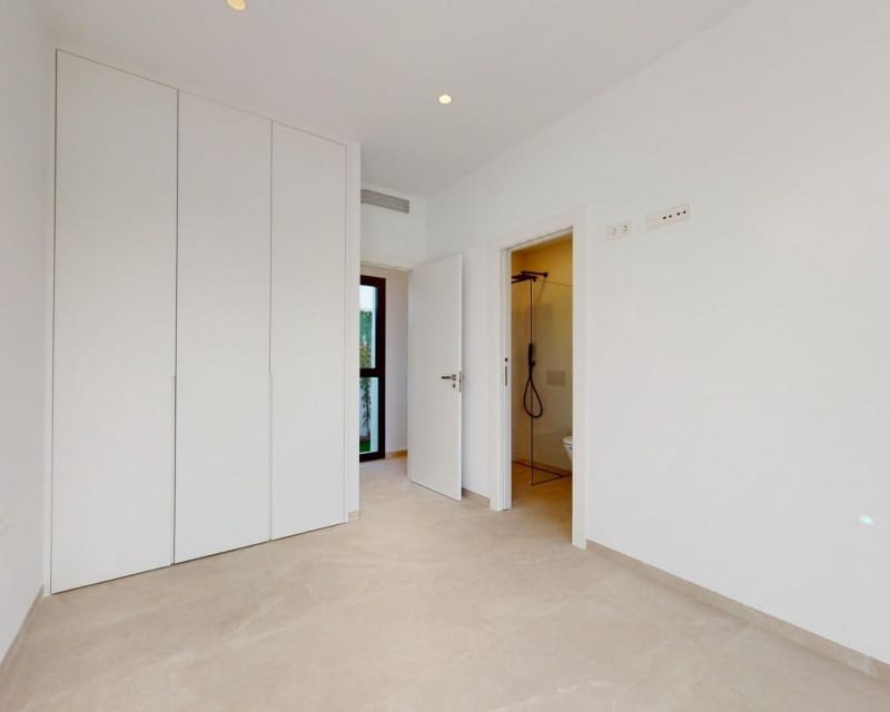 3 slaapkamer Villa te koop in Los Alcazares met zwembad - € 739.900 (Ref: 9895502)