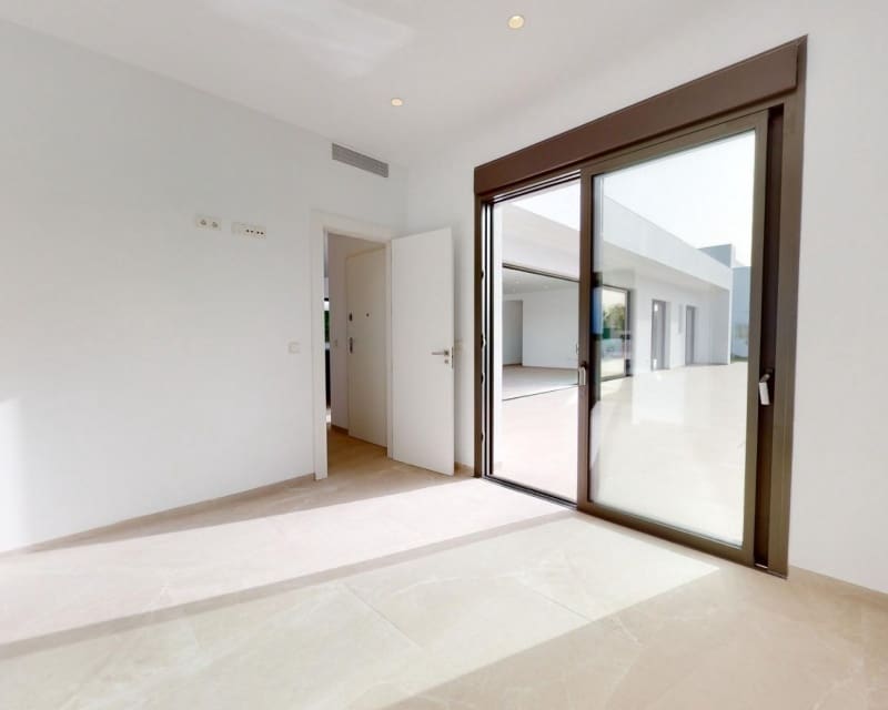 3 slaapkamer Villa te koop in Los Alcazares met zwembad - € 739.900 (Ref: 9895502)