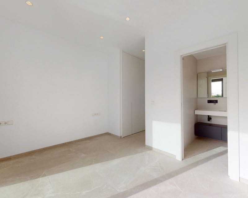 3 slaapkamer Villa te koop in Los Alcazares met zwembad - € 739.900 (Ref: 9895502)