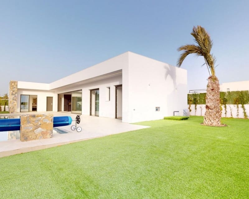 3 slaapkamer Villa te koop in Los Alcazares met zwembad - € 739.900 (Ref: 9895502)