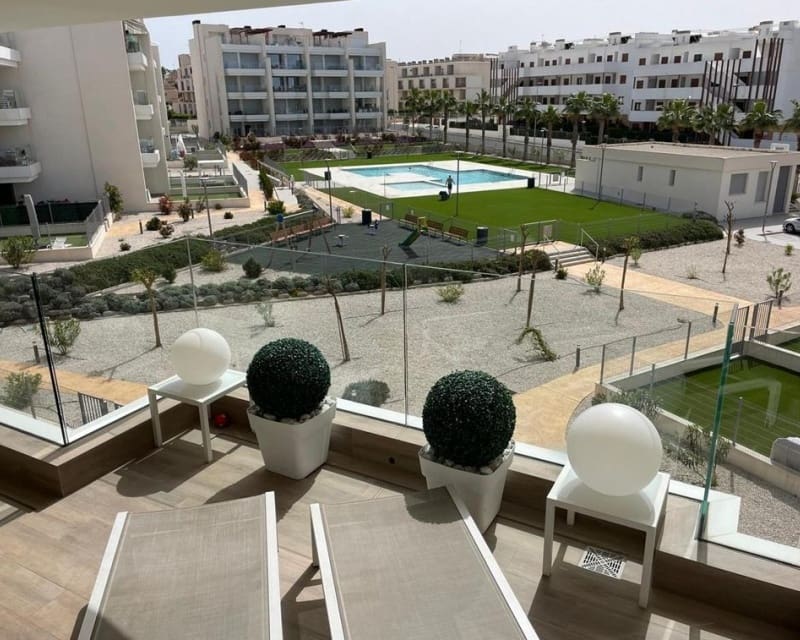 2 soveværelse Lejlighed til salg i Villamartin med swimmingpool - € 279.000 (Ref: 9895508)