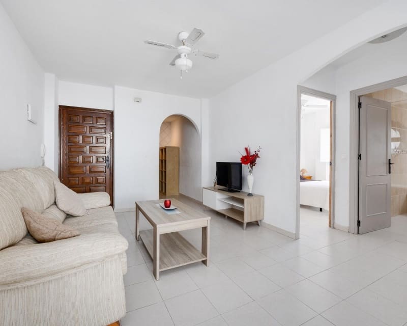 Apartamento de 2 habitaciones en Torrevieja en venta con piscina - 139.500 € (Ref: 9895511)
