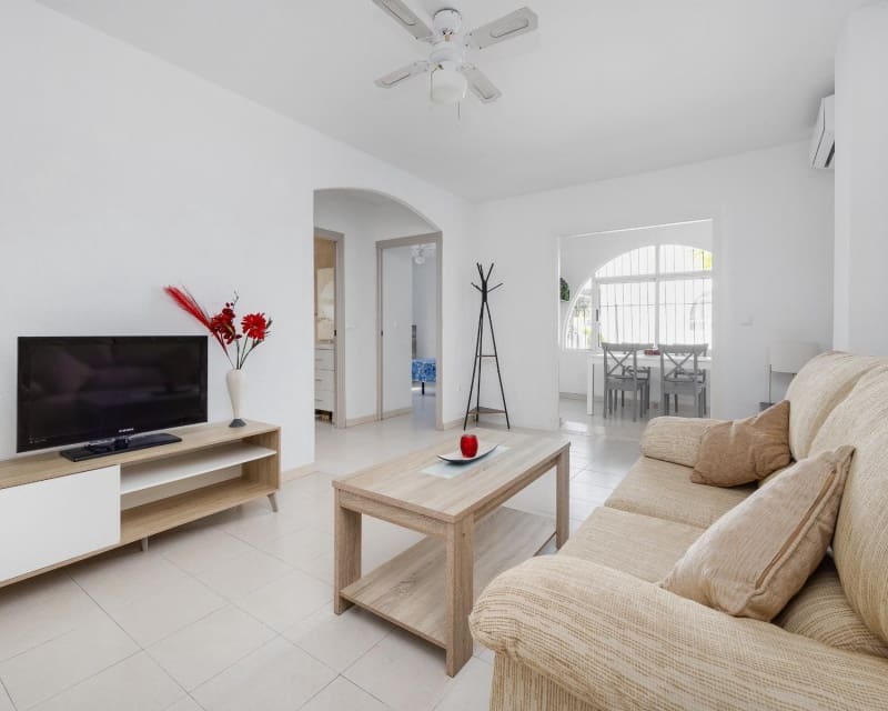 Apartamento de 2 habitaciones en Torrevieja en venta con piscina - 139.500 € (Ref: 9895511)
