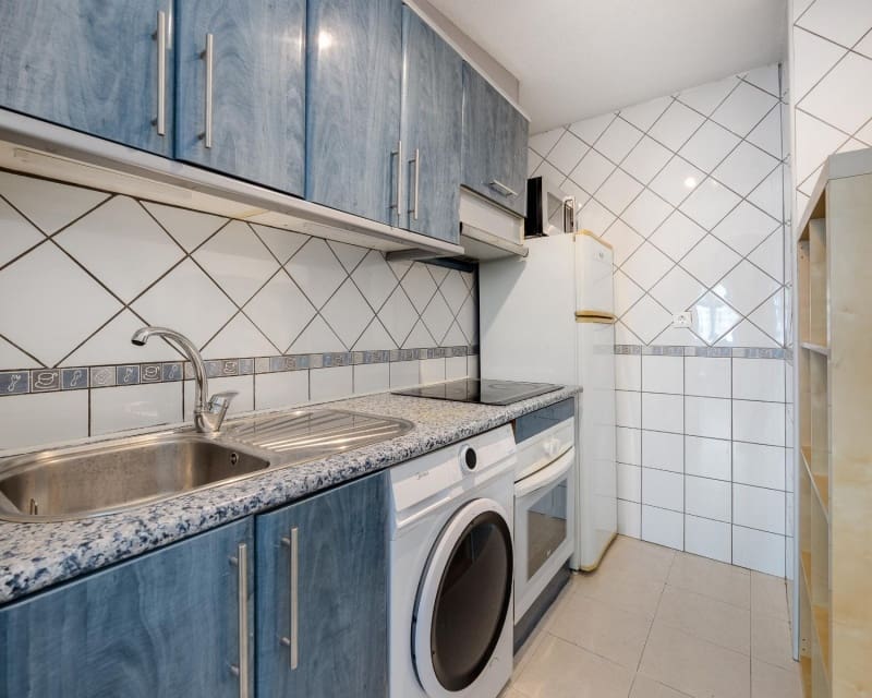 Apartamento de 2 habitaciones en Torrevieja en venta con piscina - 139.500 € (Ref: 9895511)