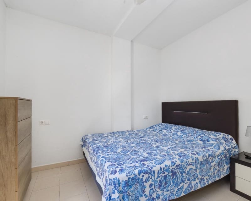 Apartamento de 2 habitaciones en Torrevieja en venta con piscina - 139.500 € (Ref: 9895511)