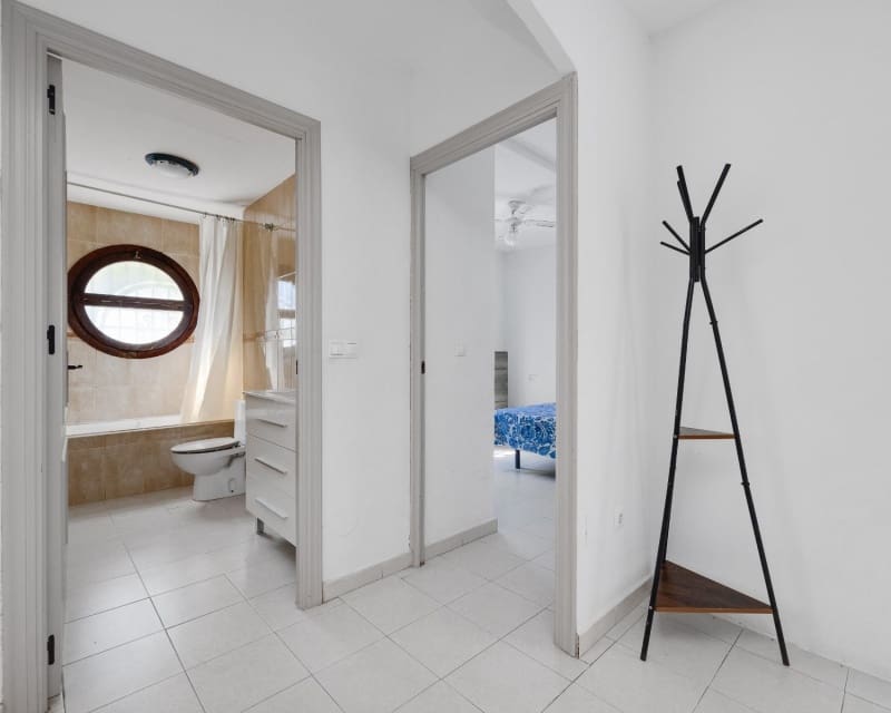 Apartamento de 2 habitaciones en Torrevieja en venta con piscina - 139.500 € (Ref: 9895511)