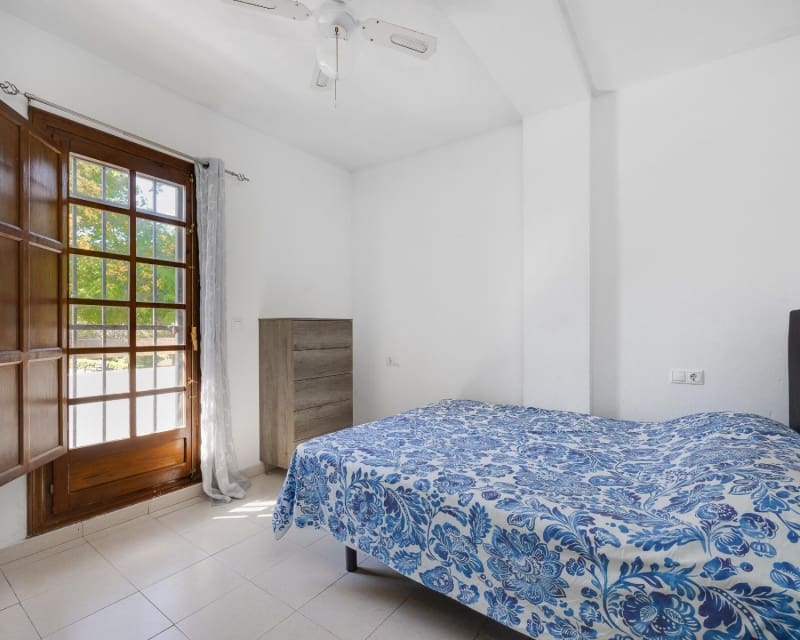 Apartamento de 2 habitaciones en Torrevieja en venta con piscina - 139.500 € (Ref: 9895511)