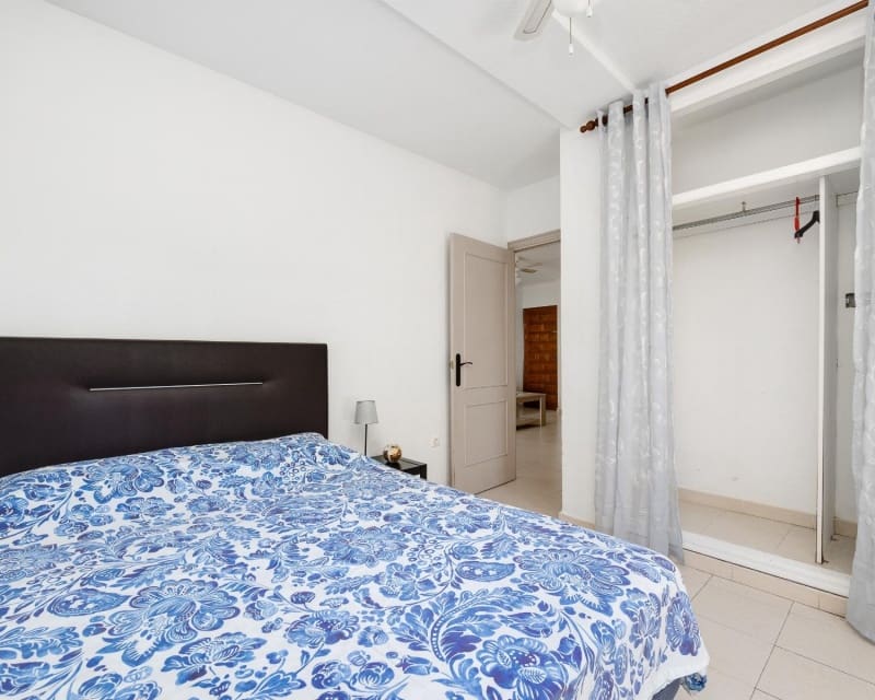 Apartamento de 2 habitaciones en Torrevieja en venta con piscina - 139.500 € (Ref: 9895511)