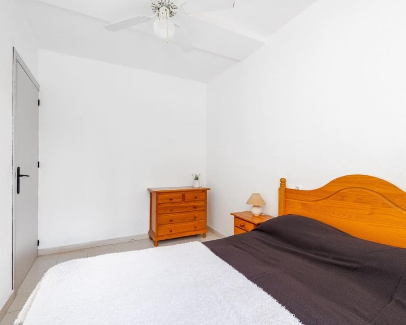Apartamento de 2 habitaciones en Torrevieja en venta con piscina - 139.500 € (Ref: 9895511)