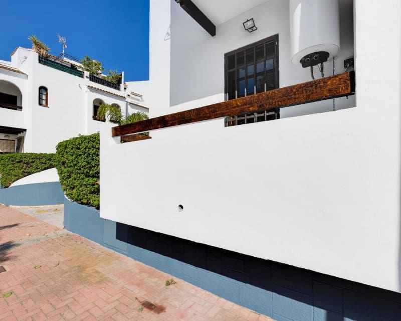 Apartamento de 2 habitaciones en Torrevieja en venta con piscina - 139.500 € (Ref: 9895511)