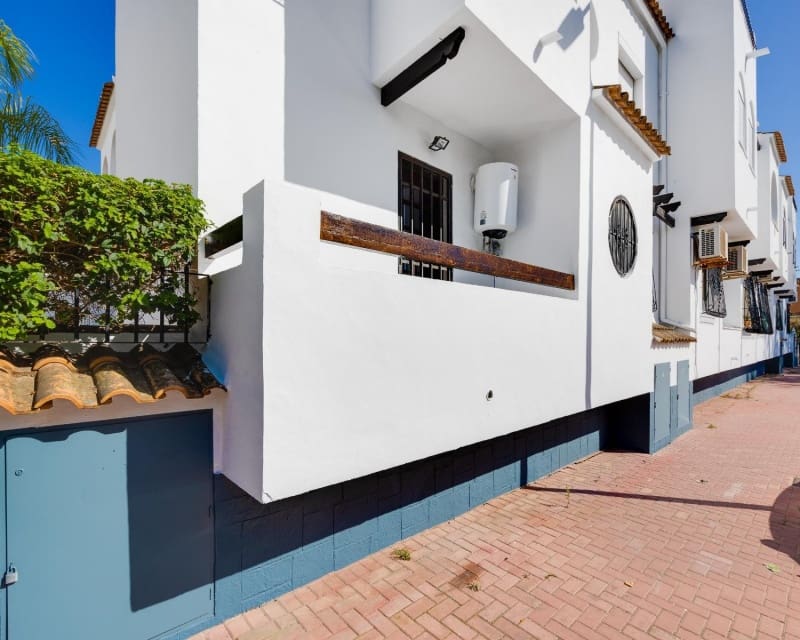 Apartamento de 2 habitaciones en Torrevieja en venta con piscina - 139.500 € (Ref: 9895511)