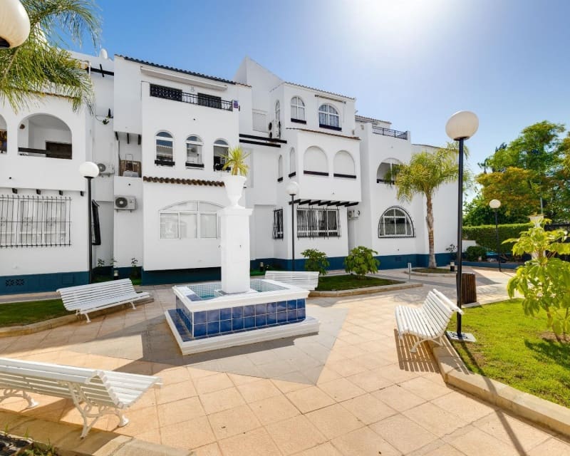 Apartamento de 2 habitaciones en Torrevieja en venta con piscina - 139.500 € (Ref: 9895511)