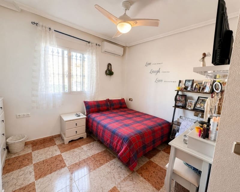 2 makuuhuone Huoneisto myytävänä paikassa Cabo Roig mukana uima-altaan - 164 995 € (Ref: 9895512)
