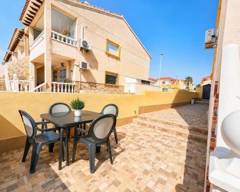 2 makuuhuone Huoneisto myytävänä paikassa Cabo Roig mukana uima-altaan - 164 995 € (Ref: 9895512)