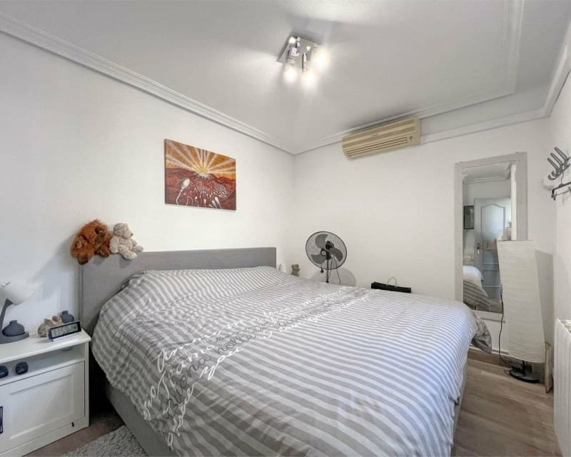2 slaapkamer Huis te koop in Villamartin met zwembad - € 279.900 (Ref: 9895513)