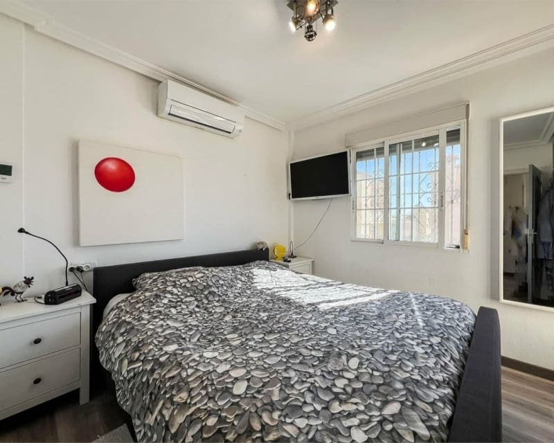 2 slaapkamer Huis te koop in Villamartin met zwembad - € 279.900 (Ref: 9895513)