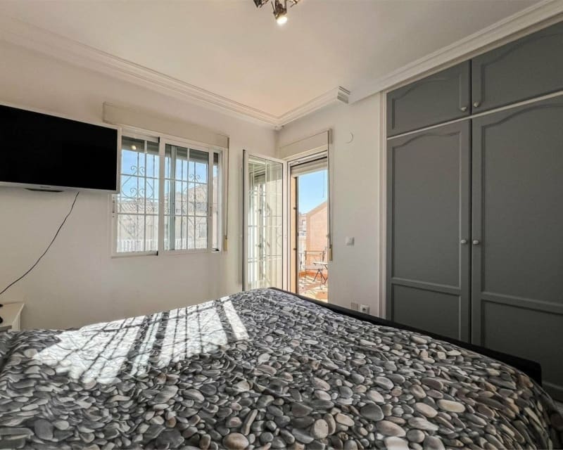 2 slaapkamer Huis te koop in Villamartin met zwembad - € 279.900 (Ref: 9895513)