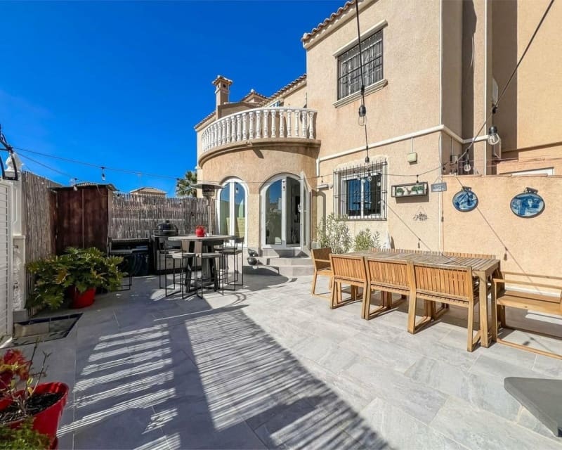 2 slaapkamer Huis te koop in Villamartin met zwembad - € 279.900 (Ref: 9895513)