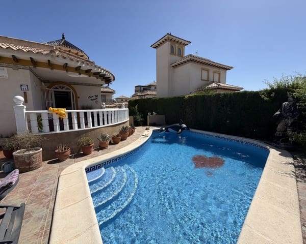 4 soveværelse Villa til salg i Villamartin, Orihuela med swimmingpool - € 399.995 (Ref: 9895517)